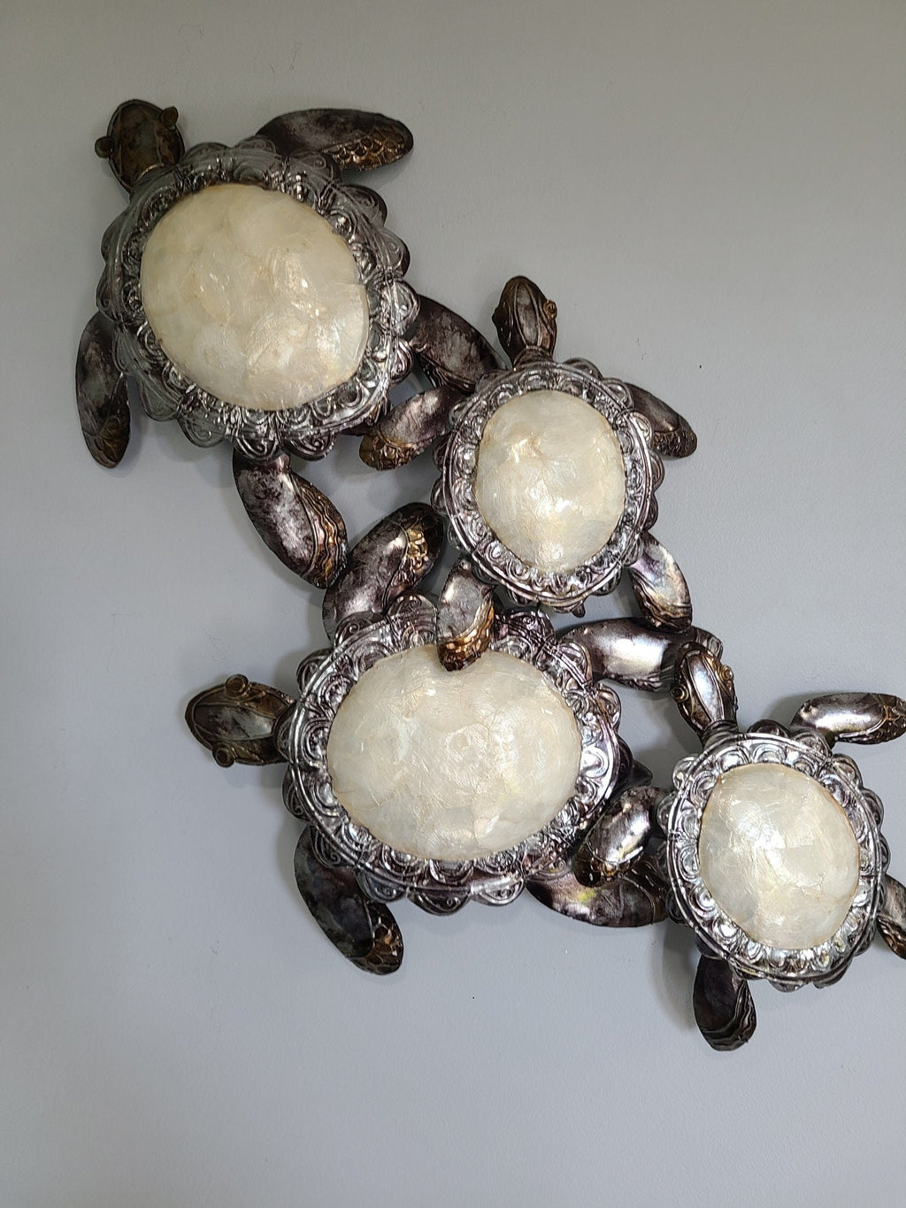 Sea Turtle Tropical Metal Wall Decor This Family Is Made Unique With Capiz Shells Ocean And Beach Themed Coastal Nautical Marine Wall Art