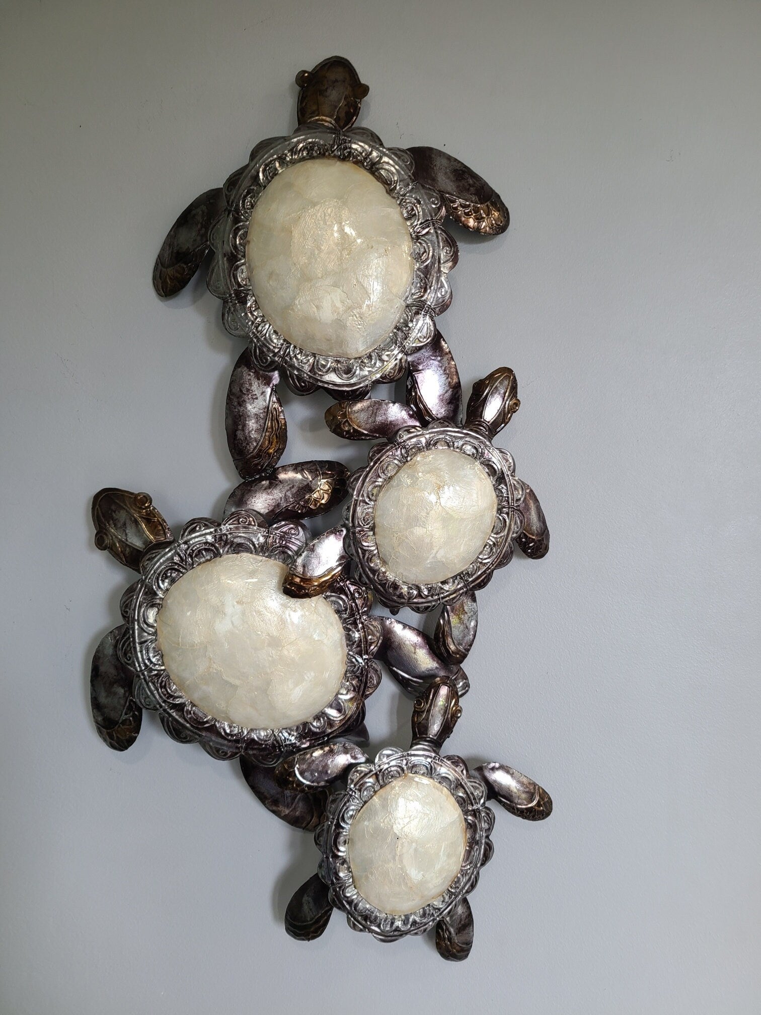 Sea Turtle Tropical Metal Wall Decor This Family Is Made Unique With Capiz Shells Ocean And Beach Themed Coastal Nautical Marine Wall Art
